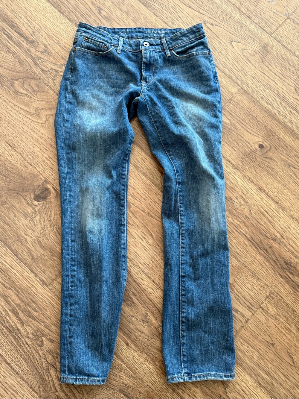 Levi's Women's Blue Slim Straight Jeans 28